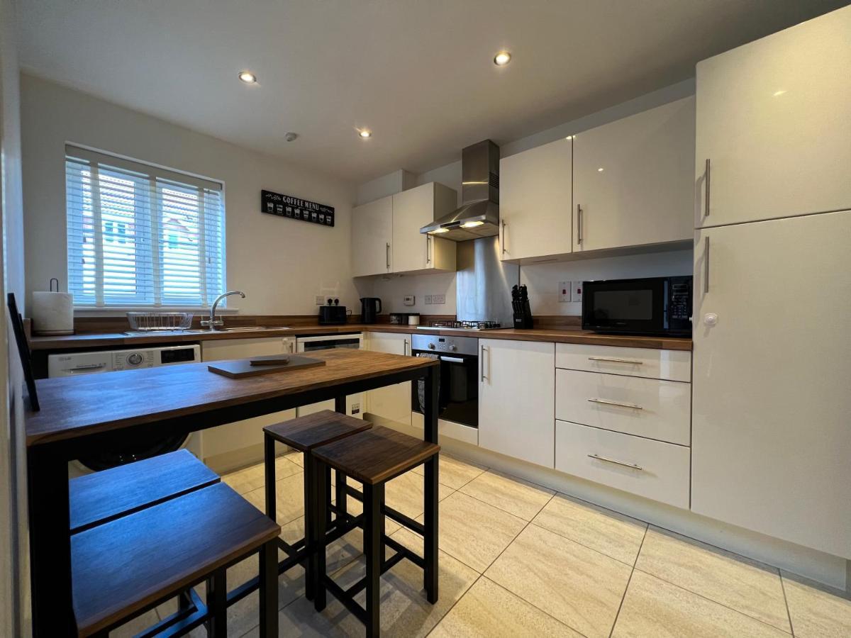 The Belfry 3 Bedrooms 2 Bathrooms Contractors & Family Higham Ferrers Eksteriør billede