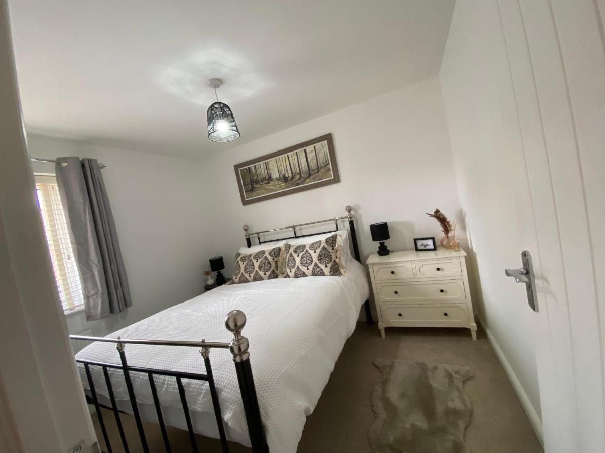 The Belfry 3 Bedrooms 2 Bathrooms Contractors & Family Higham Ferrers Eksteriør billede
