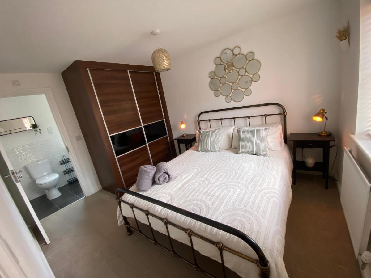 The Belfry 3 Bedrooms 2 Bathrooms Contractors & Family Higham Ferrers Eksteriør billede