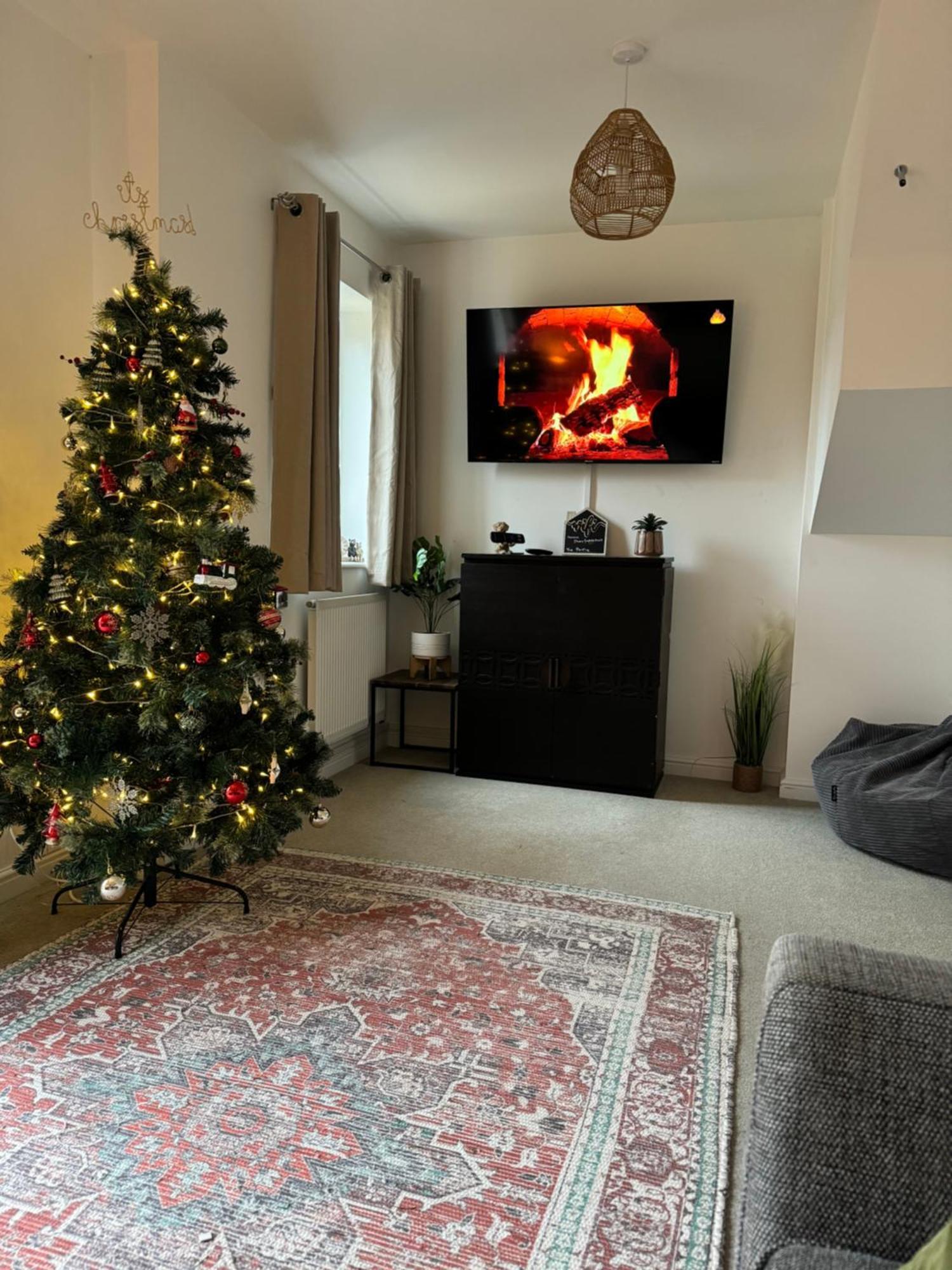 The Belfry 3 Bedrooms 2 Bathrooms Contractors & Family Higham Ferrers Eksteriør billede